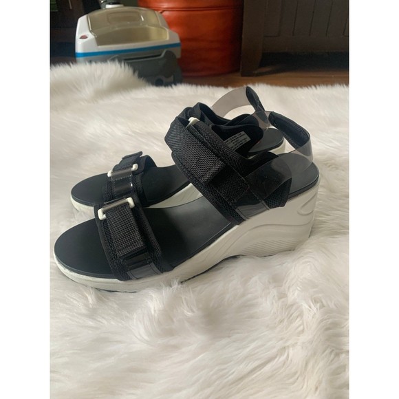 Blondo Sandals - Picture 3 of 7